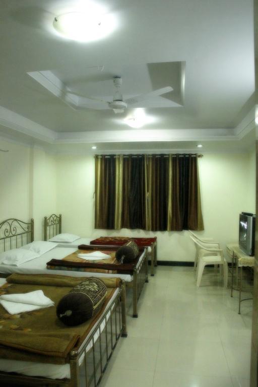 Hotel Shanti Palace Mahābaleshwar Екстериор снимка