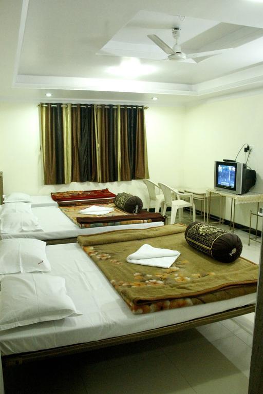 Hotel Shanti Palace Mahābaleshwar Екстериор снимка