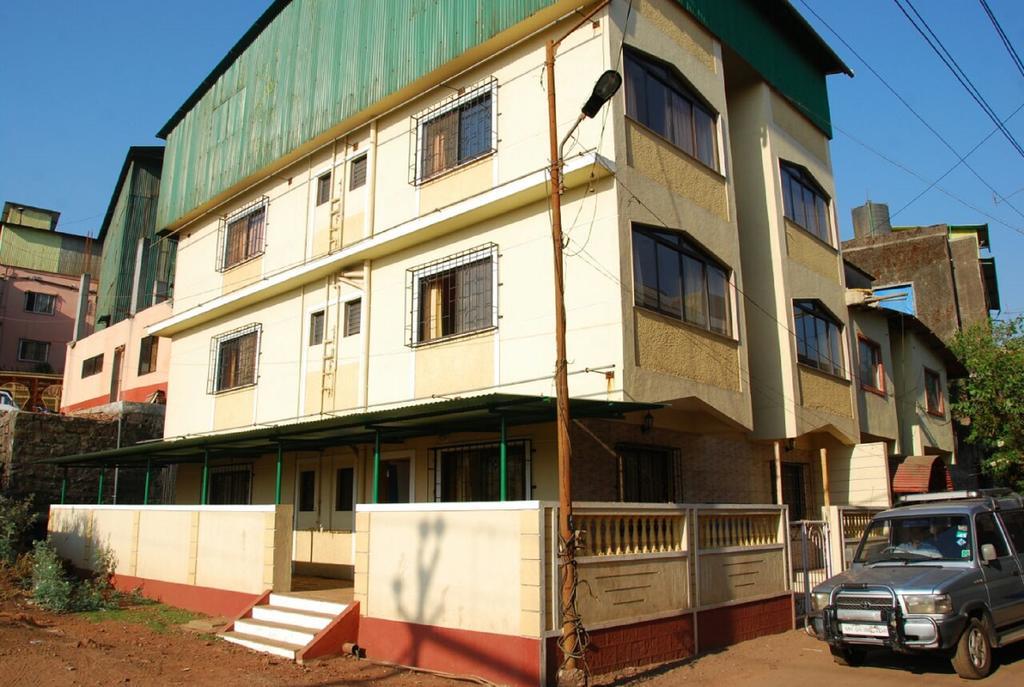 Hotel Shanti Palace Mahābaleshwar Екстериор снимка